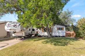 Detached Redcliff homes