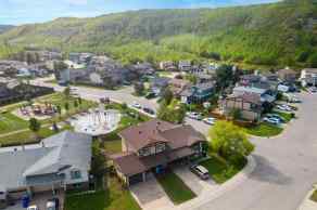 Semi Detached (Half Duplex) Grayling Terrace homes
