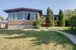 Detached Innisfail homes