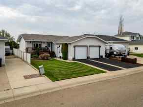 Detached Redcliff homes