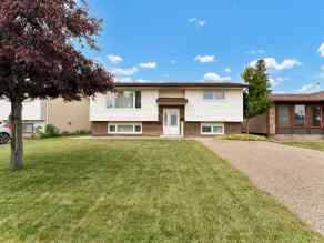 Detached Redcliff homes