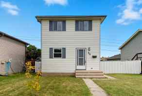 Detached Castleridge Estates homes