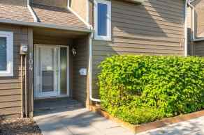 Row/Townhouse  West Real Estate
