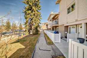 Row/Townhouse  West Real Estate