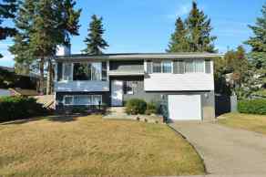 Detached Innisfail homes