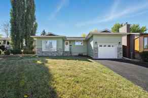 Detached Innisfail homes