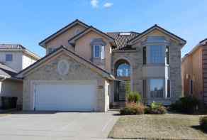 Detached Hamptons homes