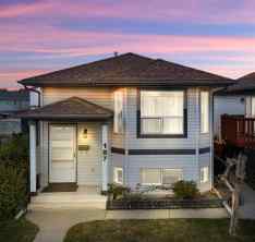 Detached Applewood homes