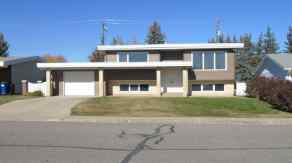 Detached Fort Macleod homes