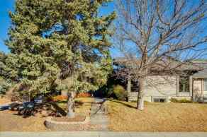 Detached Oakridge Estates homes