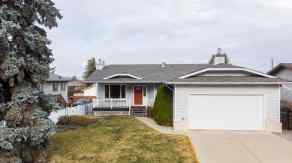 Detached Innisfail homes