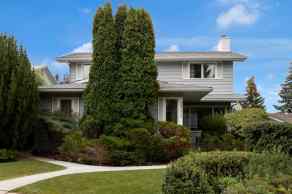 Detached Charleswood homes