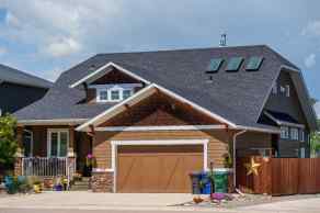 Detached Riverwood Estates homes