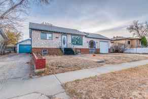 Detached Redcliff homes
