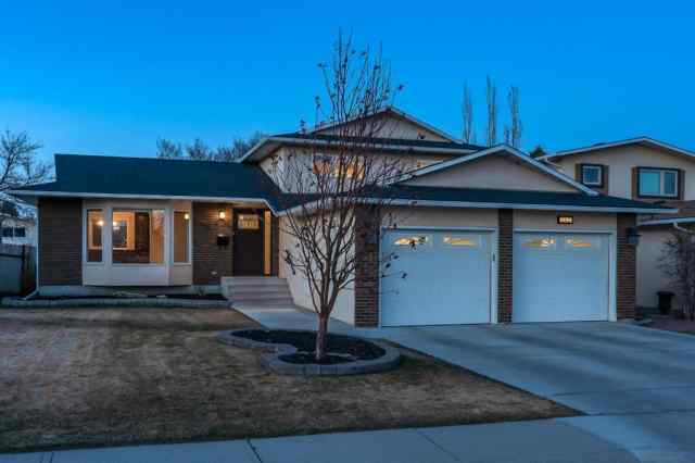 Silver Springs real estate 212 Silver Springs Green NW in Silver Springs Calgary