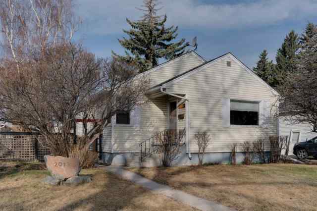 Winston Heights/Mountview real estate 2013 Mountview Crescent NE in Winston Heights/Mountview Calgary