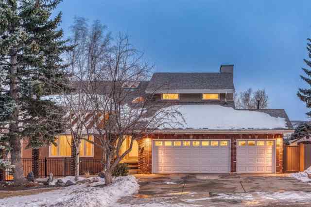 16 Silver Creek Place NW in  Calgary