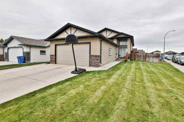 Copperwood real estate 417 Firelight Point W in Copperwood Lethbridge