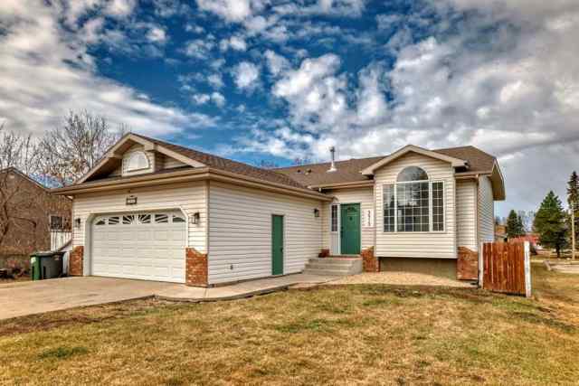 For sale: 12 1 Street SW, Medicine Hat, Alberta T1A3Y8 - A2116708