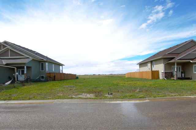 Meadowlands real estate 4006, 4008 68 Street  in Meadowlands Stettler