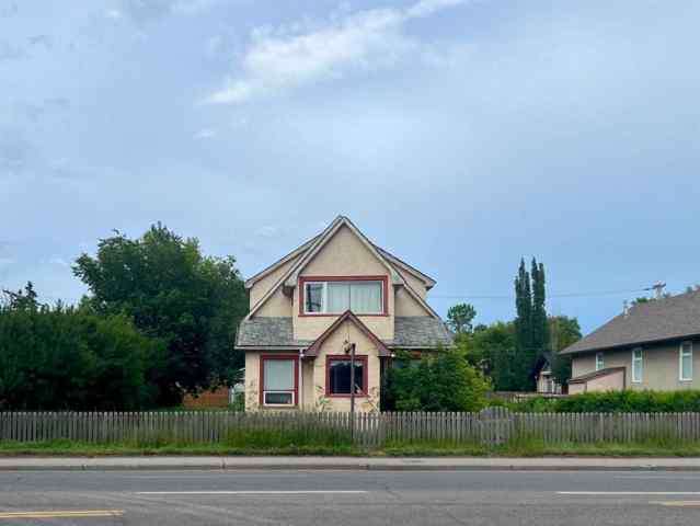 Renfrew real estate 1312 Edmonton Trail NE in Renfrew Calgary