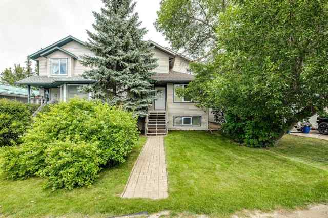 Cottage Area real estate 5009 41 Street  in Cottage Area Sylvan Lake