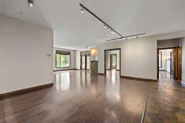 Spruce Cliff real estate 2108, 24 Hemlock Crescent SW in Spruce Cliff Calgary