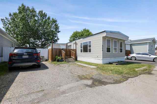 Red Carpet real estate 244, 6220 17 Avenue SE in Red Carpet Calgary