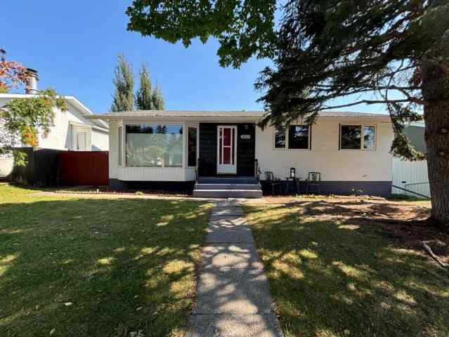 Lakeview real estate 2628 Lionel Crescent SW in Lakeview Calgary