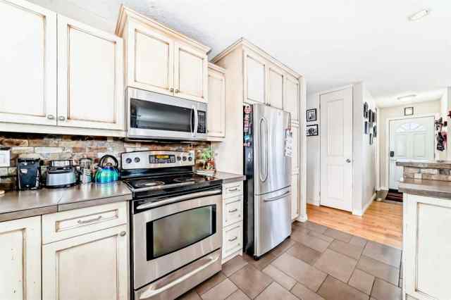 Westgate real estate 53 Wakefield Drive SW in Westgate Calgary