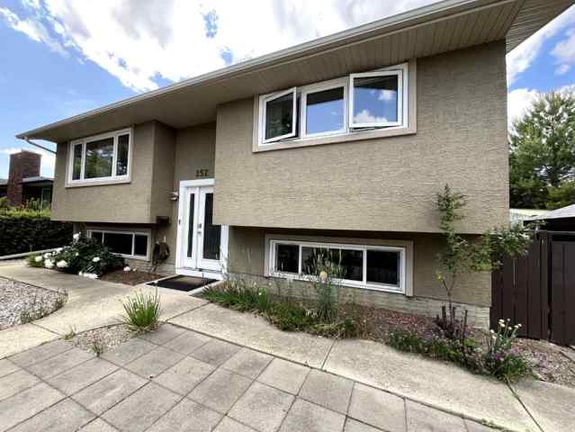 Rundle real estate 252 Rundleview Drive NE in Rundle Calgary