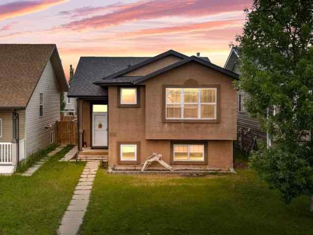 Lonsdale real estate 308 Lancaster Drive  in Lonsdale Red Deer