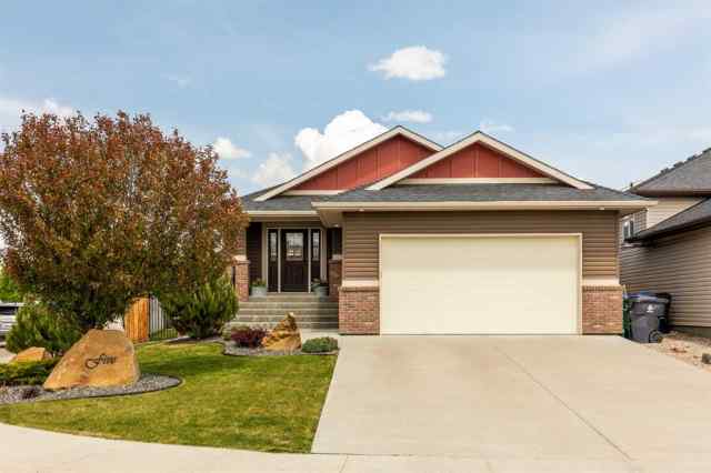 Riverstone real estate 5 Riverford Close W in Riverstone Lethbridge