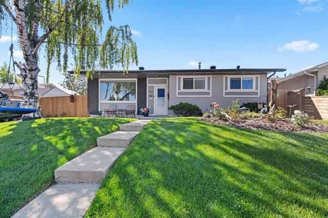 Acadia real estate 80 Allandale Close SE in Acadia Calgary