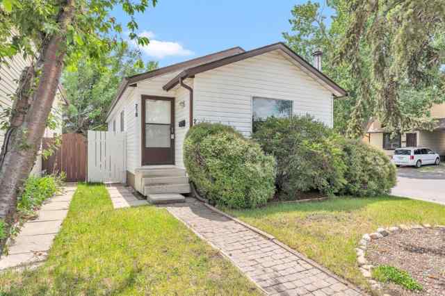 Pineridge real estate 218 Pinemeadow Road NE in Pineridge Calgary