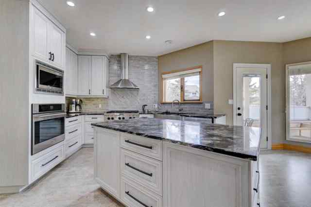 Sandstone Valley real estate 220 Santana Bay NW in Sandstone Valley Calgary