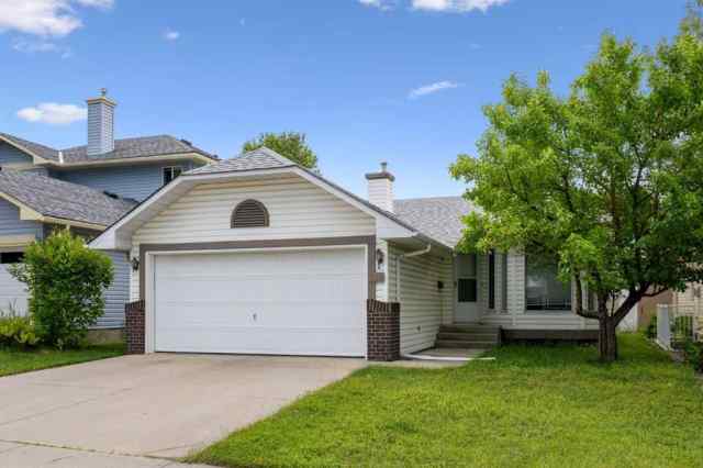 Coventry Hills real estate 810 Coventry Drive NE in Coventry Hills Calgary