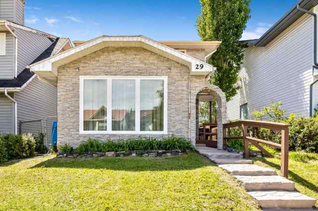 Woodbine real estate 29 Woodglen Crescent SW in Woodbine Calgary
