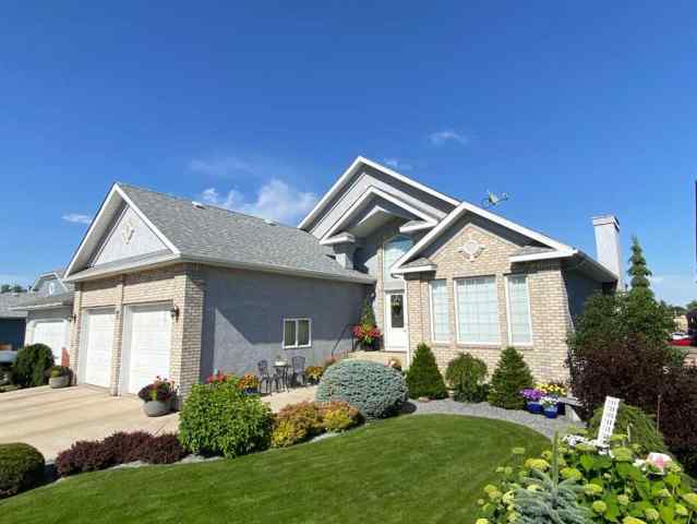 Uplands real estate 79 Park Place W in Uplands Brooks