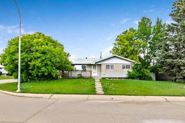 Bowness real estate 3403 73 Street NW in Bowness Calgary