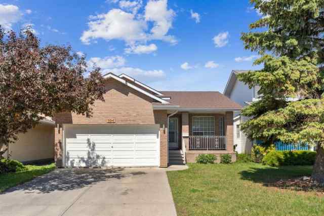Applewood Park real estate 894 Applewood Drive SE in Applewood Park Calgary