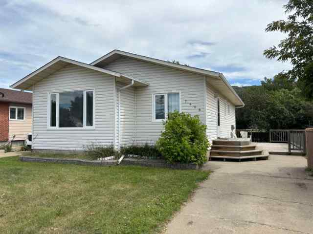 North End real estate 7409 98B Street  in North End Peace River