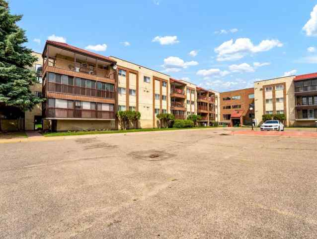 Crestwood-Norwood real estate 225, 3090 15 Avenue SE in Crestwood-Norwood Medicine Hat