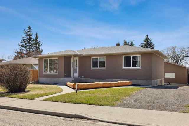 Cambrian Heights real estate 139 Cornwallis Drive NW in Cambrian Heights Calgary