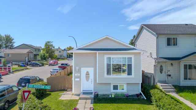 Martindale real estate 101 Martinbrook Place NE in Martindale Calgary