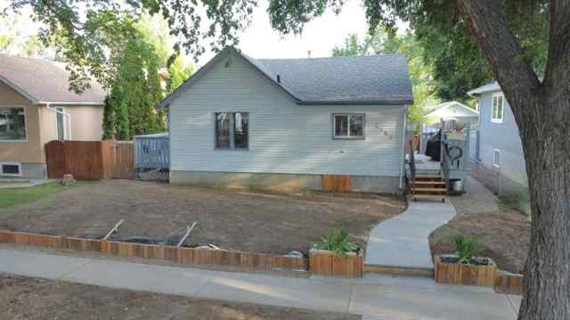 River Flats real estate 1143 Braemar Street SE in River Flats Medicine Hat