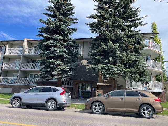 Tuxedo Park real estate 102, 110 20 Avenue NE in Tuxedo Park Calgary