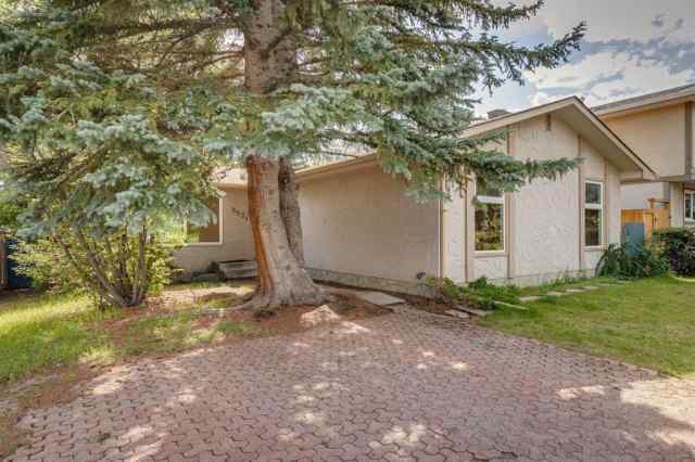 Dalhousie real estate 5531 Dalhart Hill NW in Dalhousie Calgary