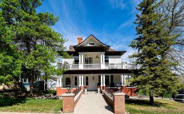 SE Hill real estate 106 3 Street SE in SE Hill Medicine Hat