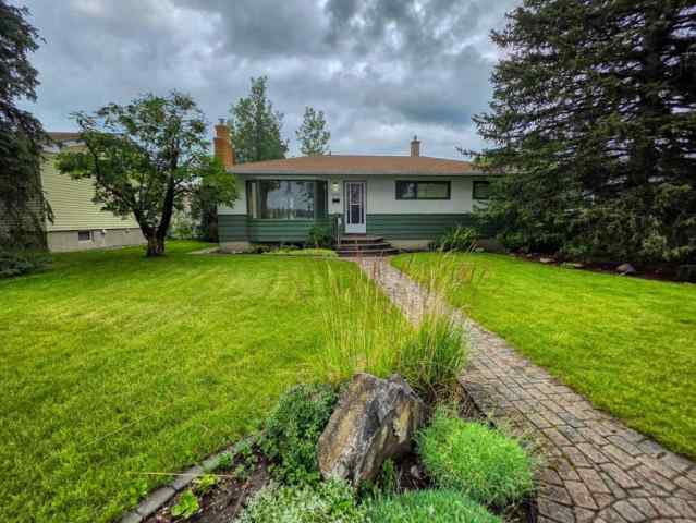 Glendale real estate 5108 Grove Hill Road SW in Glendale Calgary